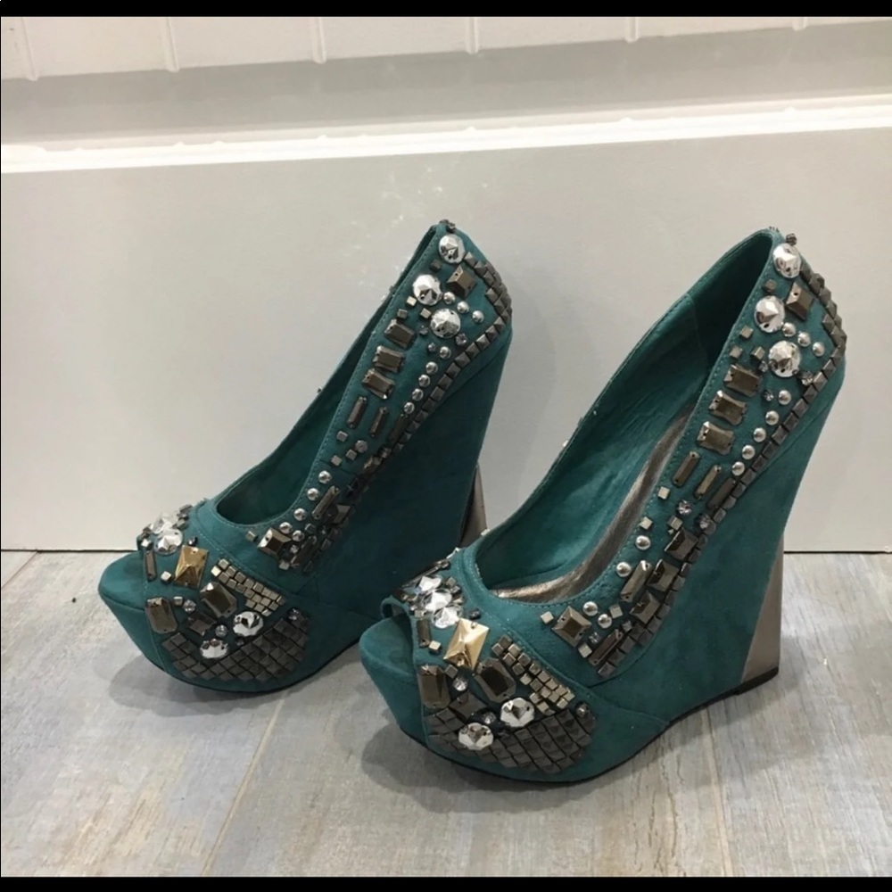 WILD PAIR HEELS